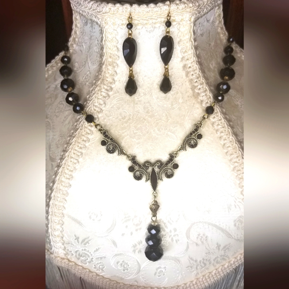 ⚫💎 Black Crystal Unique Handmade Vintage Necklace Earring Set Gold Filled Wires
